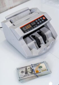 Check Out the Way The Machine Counts Bills
